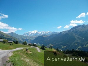 Eine unvergessliche Aussicht auf den Mont Blanc erwartet uns bei der Abfahrt vom Col des Saisies