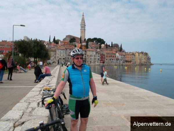 Kurze Pause am Meer in Rovinj, dem Monmartre Istriens.