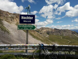 Geschafft: Die höchste Passstraße Österreichs ist bezwungen! (Foto: Sascha Resch)