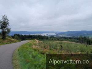 Der Anstieg des Tossebergsklätten bietet herrliche Blicke auf den Övre Fryken (Foto: Sascha Resch).